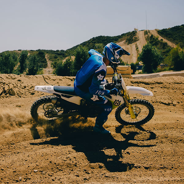 180 Frame Blue Action Image